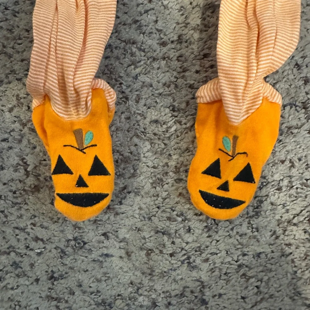 The Childrens Place Baby Orange Striped Pumpkin Halloween Footed Pajamas 12-18M